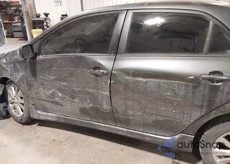 2010 Toyota Corolla S z USA, uszkodzony, nr VIN 2T1BU4EE1AC464592